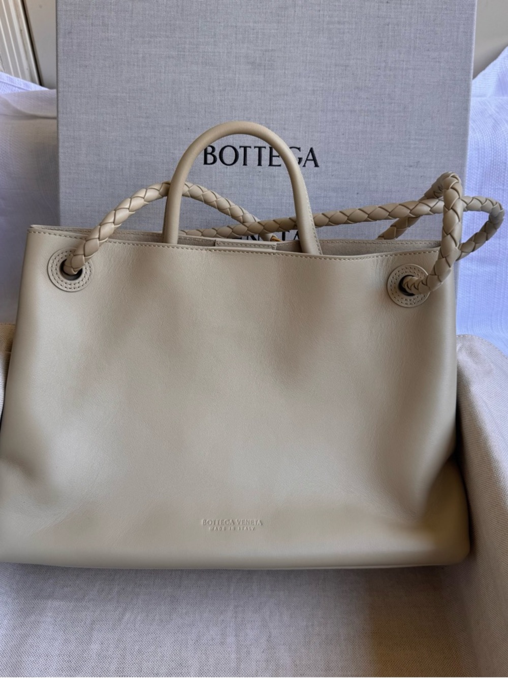 Bottega Veneta  Medium Andiamo Leather Top Handle Bag